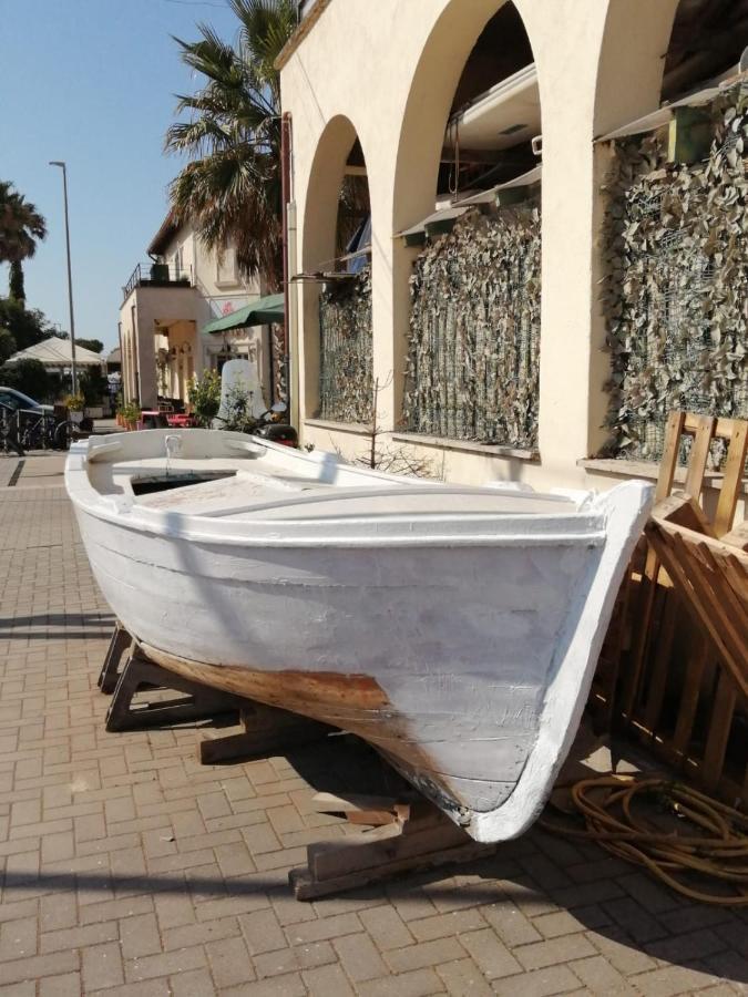 Roma Al Mare! Le Comete Del Borghetto Lido di Ostia Bagian luar foto
